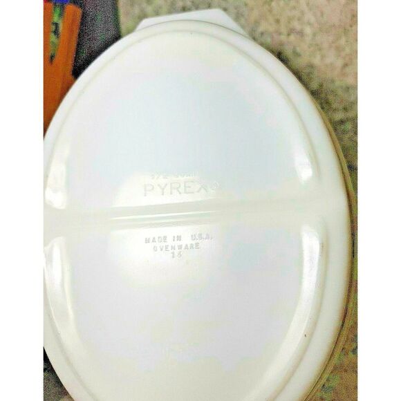 Vintage Pyrex Oval Divided Serving Dish NO Lid Town Country Orange Brown 1.5 Qt - Picture 4 of 7